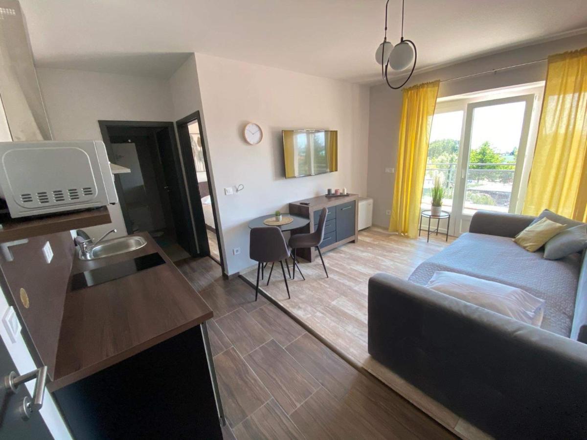Balkon Apartmanhaz Panzio บาลาตอนฟือเรด ภายนอก รูปภาพ
