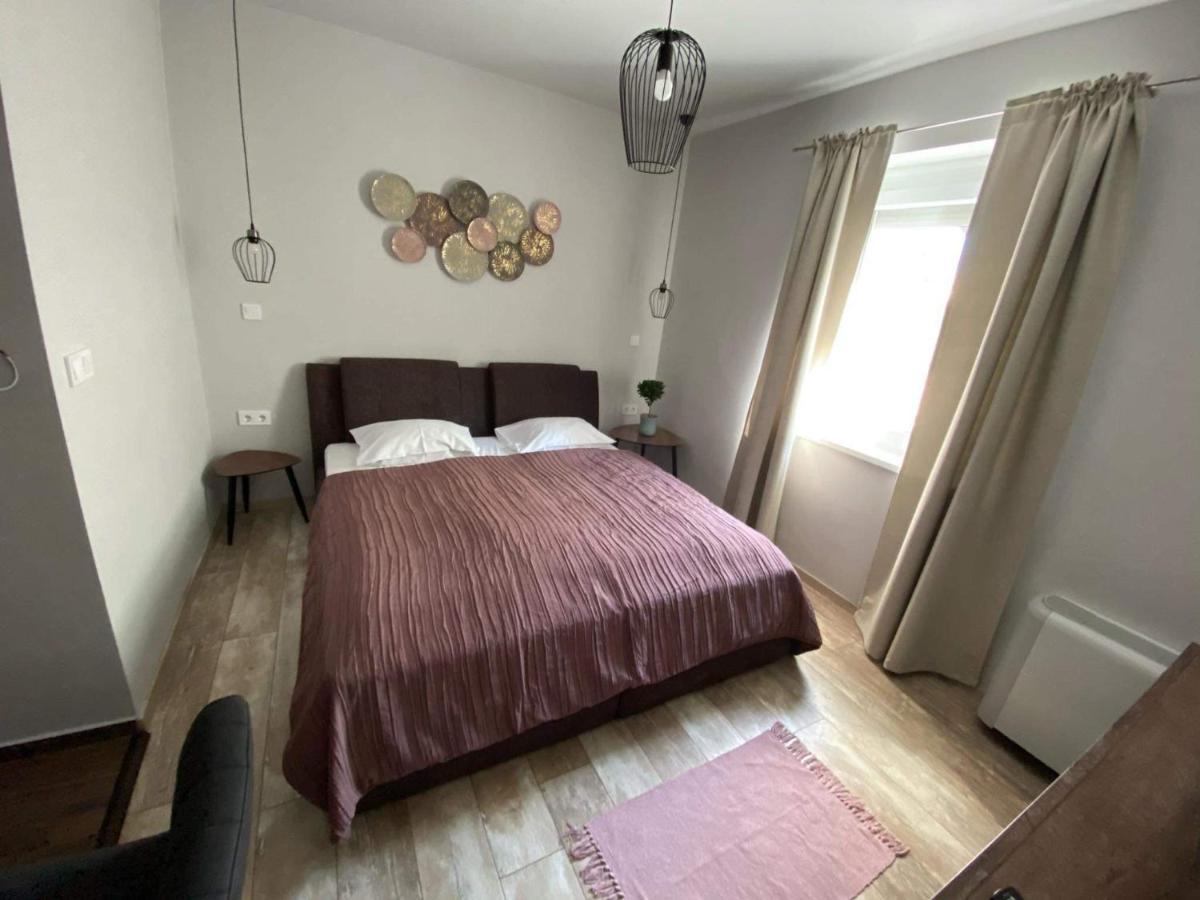 Balkon Apartmanhaz Panzio บาลาตอนฟือเรด ภายนอก รูปภาพ