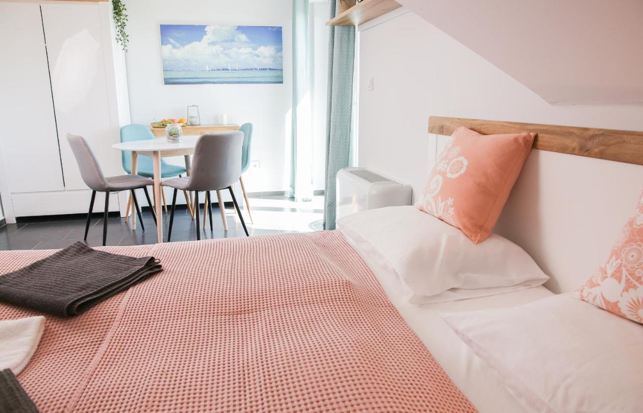 Balkon Apartmanhaz Panzio บาลาตอนฟือเรด ภายนอก รูปภาพ