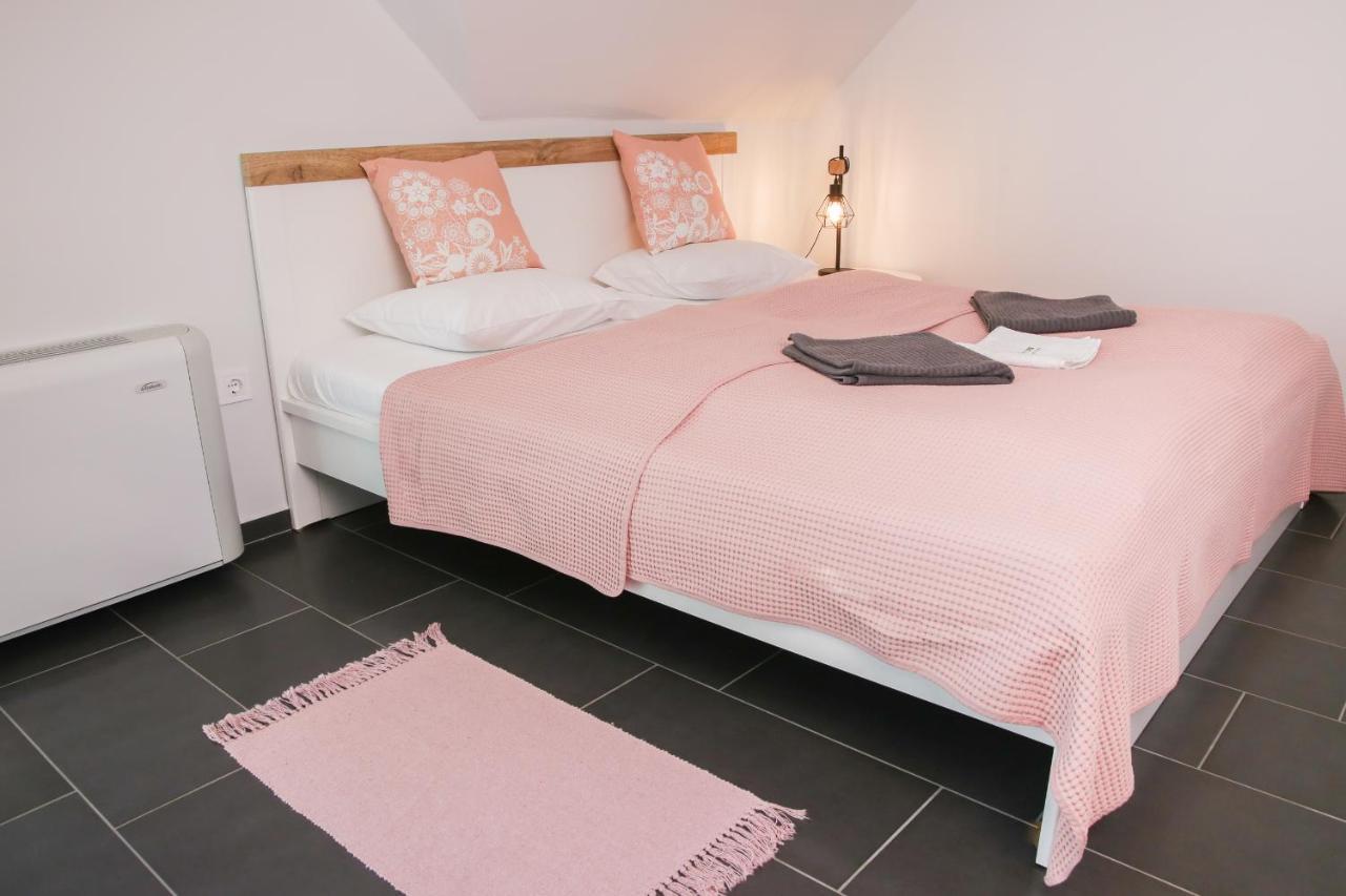 Balkon Apartmanhaz Panzio บาลาตอนฟือเรด ภายนอก รูปภาพ