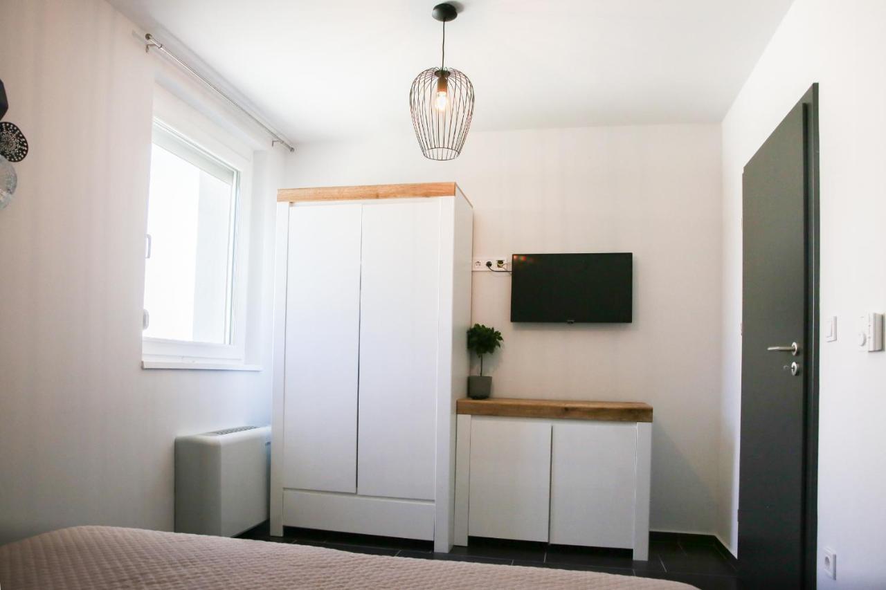 Balkon Apartmanhaz Panzio บาลาตอนฟือเรด ภายนอก รูปภาพ