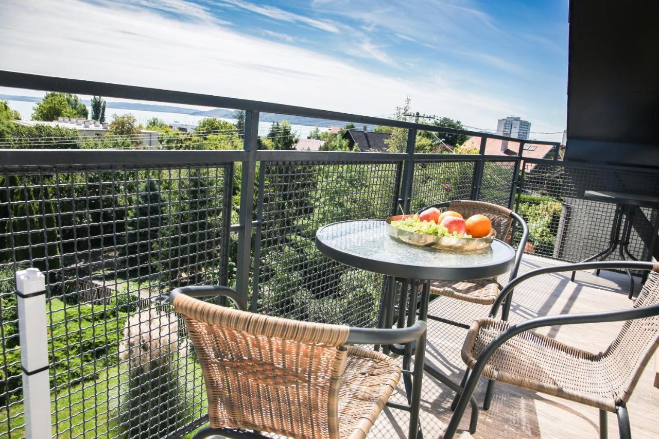 Balkon Apartmanhaz Panzio บาลาตอนฟือเรด ภายนอก รูปภาพ