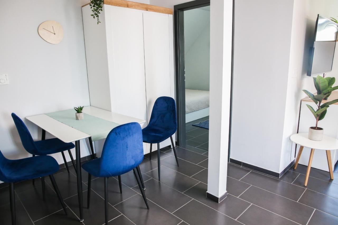 Balkon Apartmanhaz Panzio บาลาตอนฟือเรด ภายนอก รูปภาพ