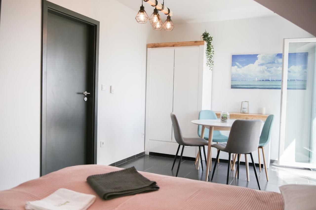 Balkon Apartmanhaz Panzio บาลาตอนฟือเรด ภายนอก รูปภาพ