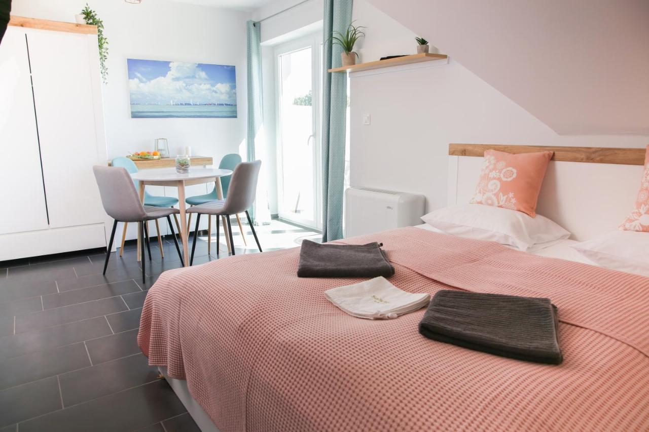 Balkon Apartmanhaz Panzio บาลาตอนฟือเรด ภายนอก รูปภาพ