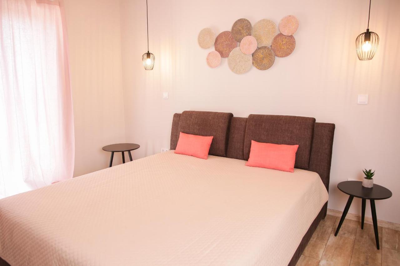 Balkon Apartmanhaz Panzio บาลาตอนฟือเรด ภายนอก รูปภาพ