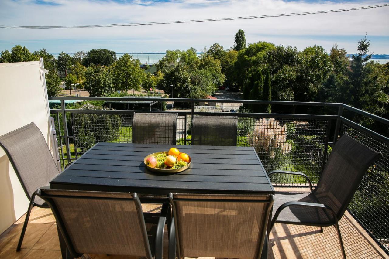 Balkon Apartmanhaz Panzio บาลาตอนฟือเรด ภายนอก รูปภาพ
