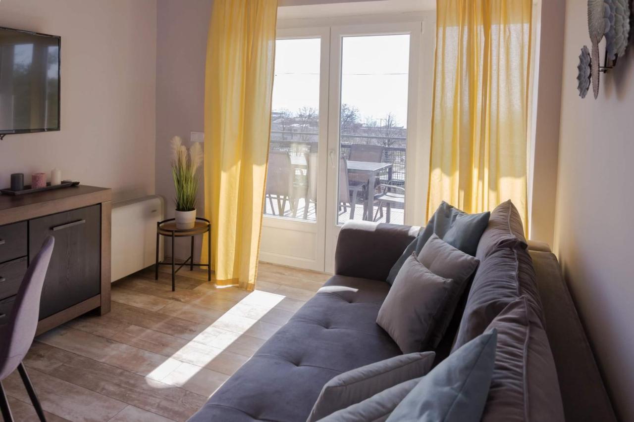 Balkon Apartmanhaz Panzio บาลาตอนฟือเรด ภายนอก รูปภาพ