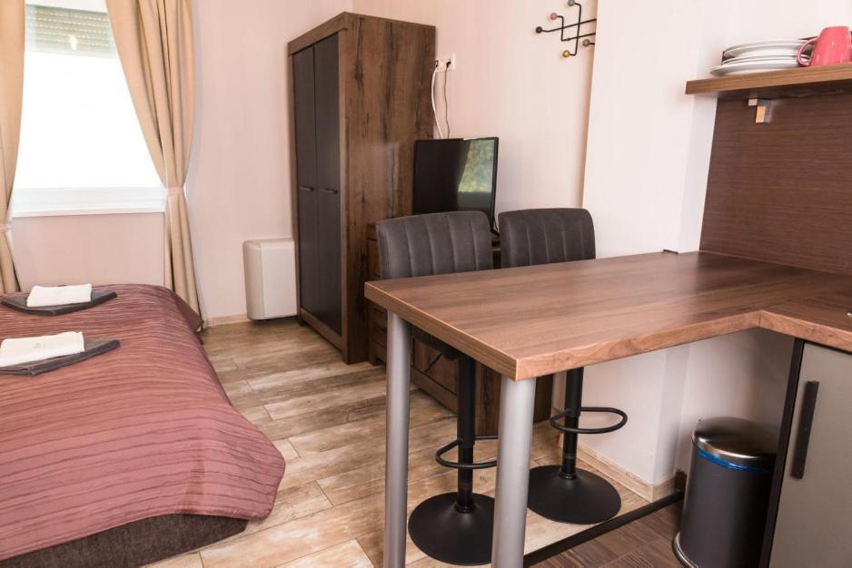 Balkon Apartmanhaz Panzio บาลาตอนฟือเรด ภายนอก รูปภาพ