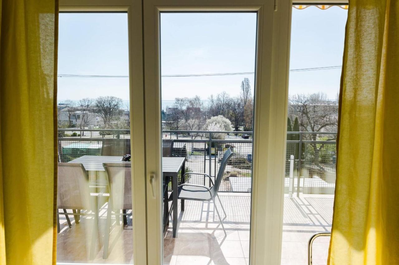 Balkon Apartmanhaz Panzio บาลาตอนฟือเรด ภายนอก รูปภาพ