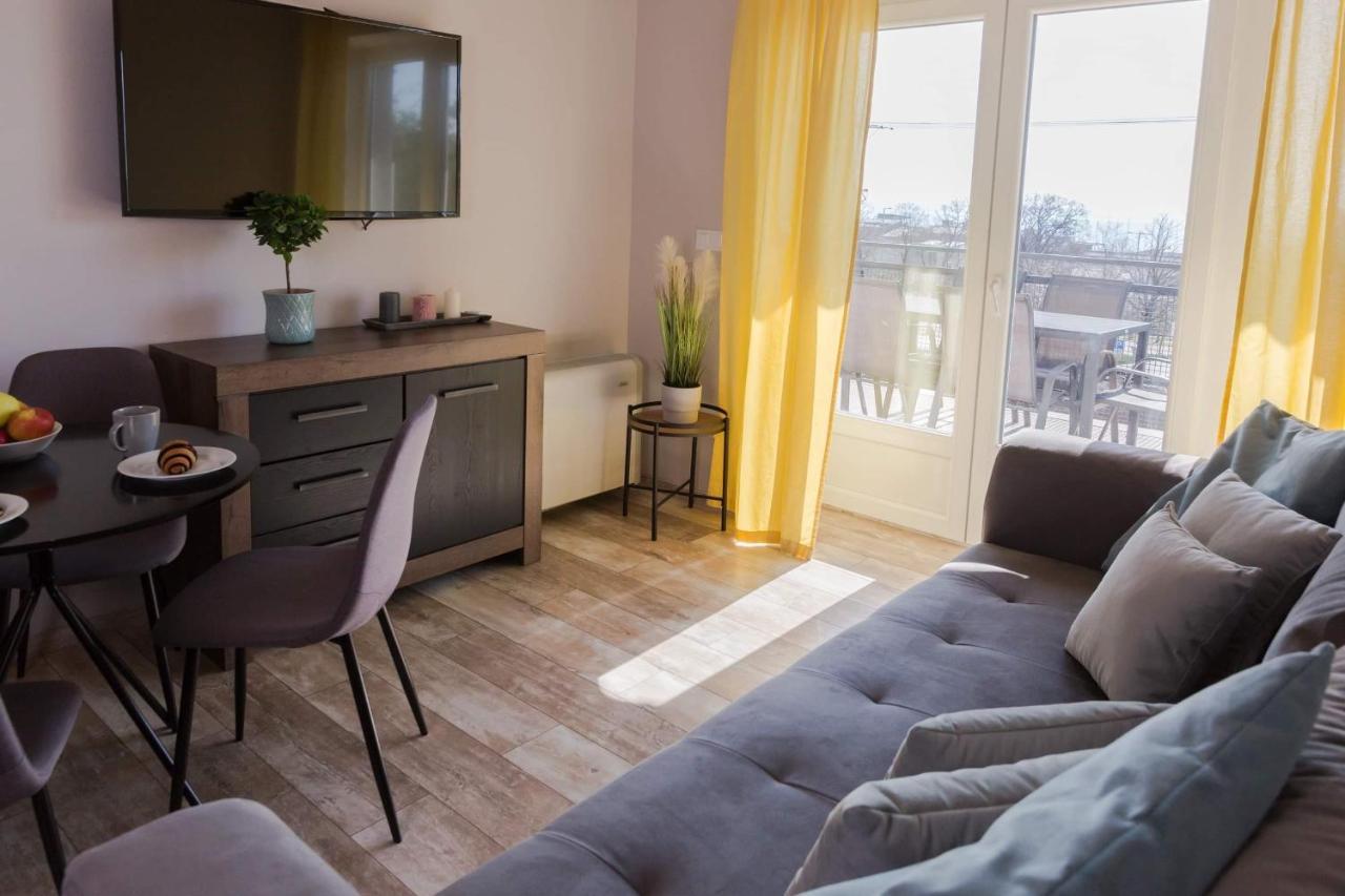 Balkon Apartmanhaz Panzio บาลาตอนฟือเรด ภายนอก รูปภาพ