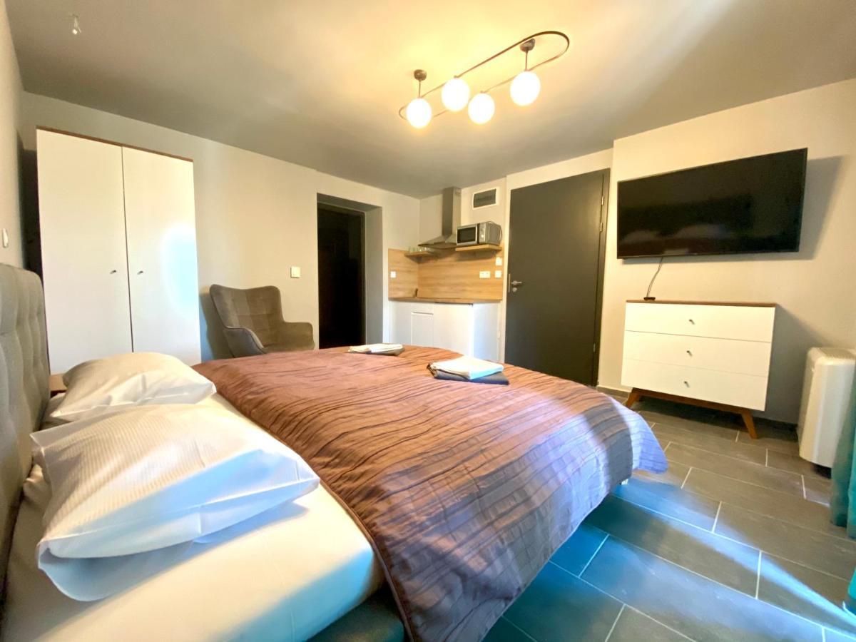 Balkon Apartmanhaz Panzio บาลาตอนฟือเรด ภายนอก รูปภาพ
