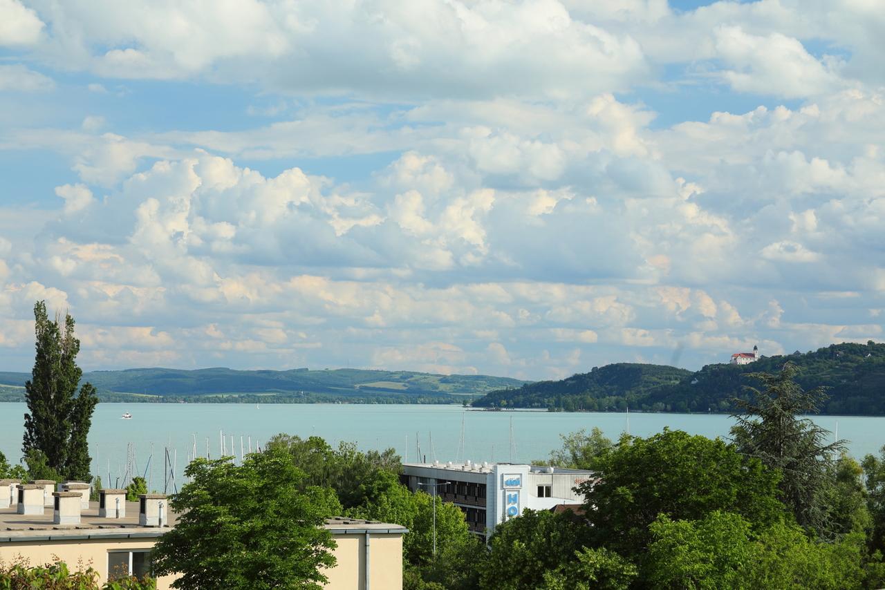 Balkon Apartmanhaz Panzio บาลาตอนฟือเรด ภายนอก รูปภาพ